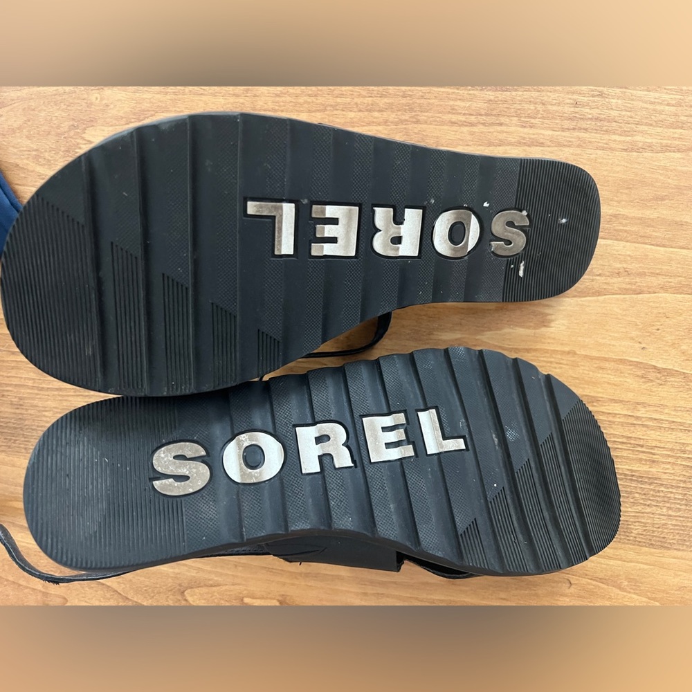 Women’s Black Sorel sandals - Picture 2 of 2